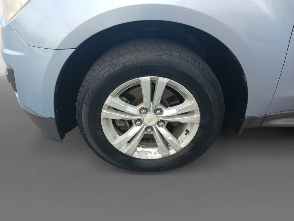 Used 2015 SILVER TOPAZ METALLIC Chevrolet LT image 15