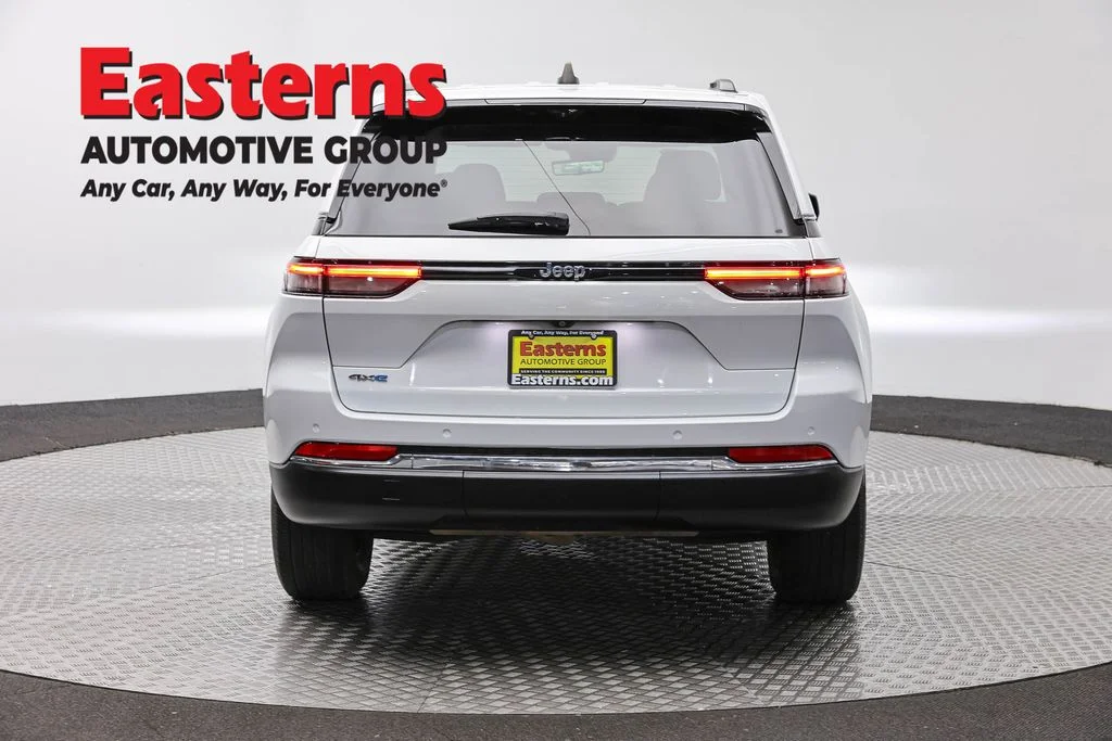 Used 2022 White Jeep 4xe image 6