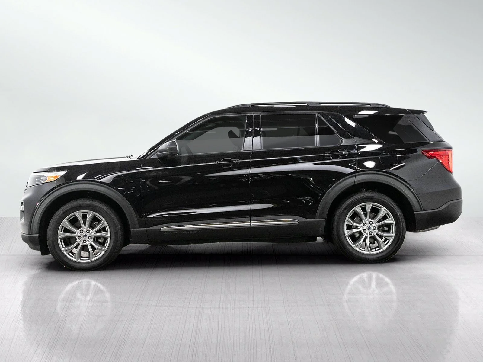Used 2020 Black Metallic Ford XLT image 2