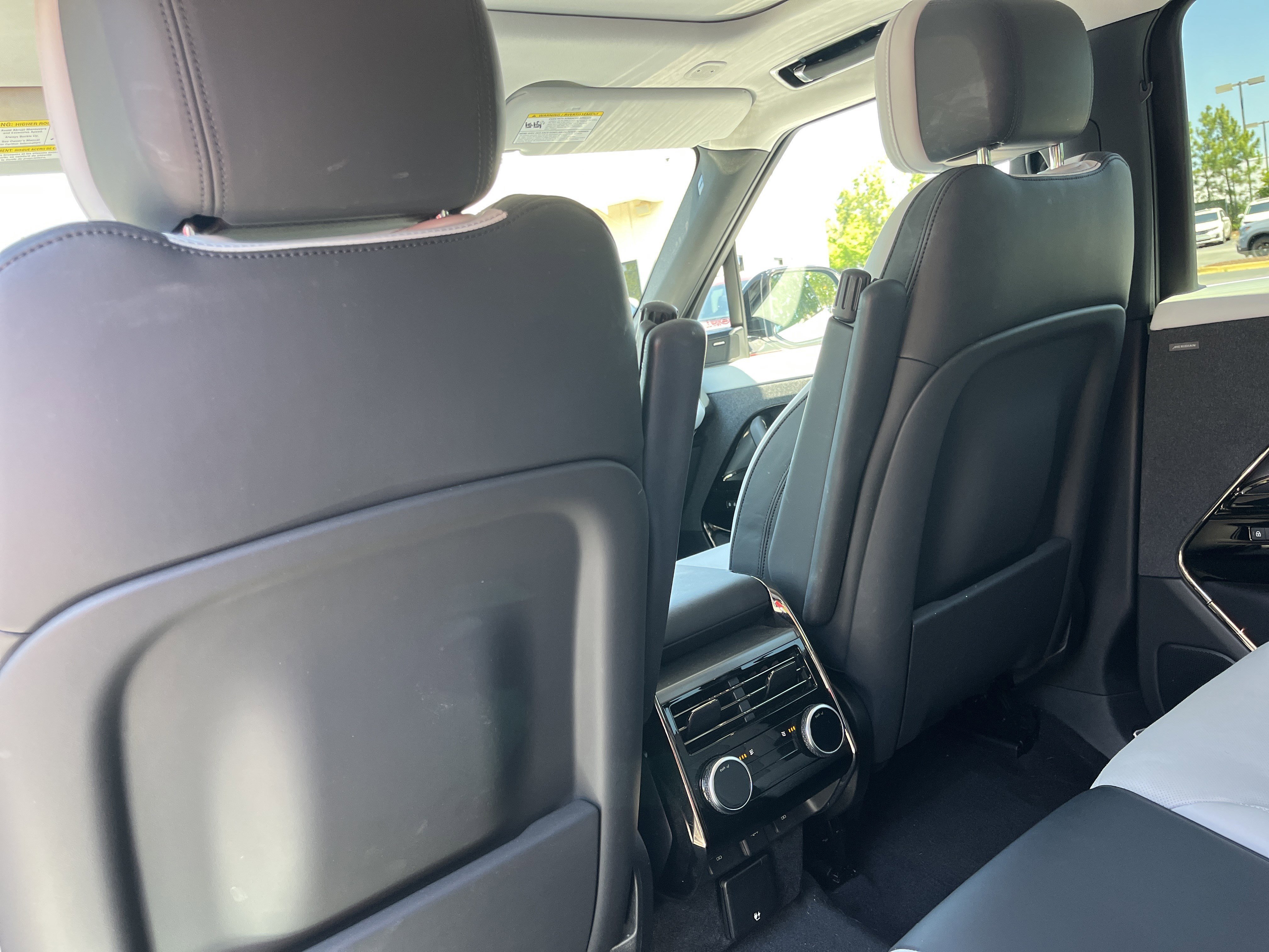 Used 2024 Fuji White Land Rover Dynamic SE image 17