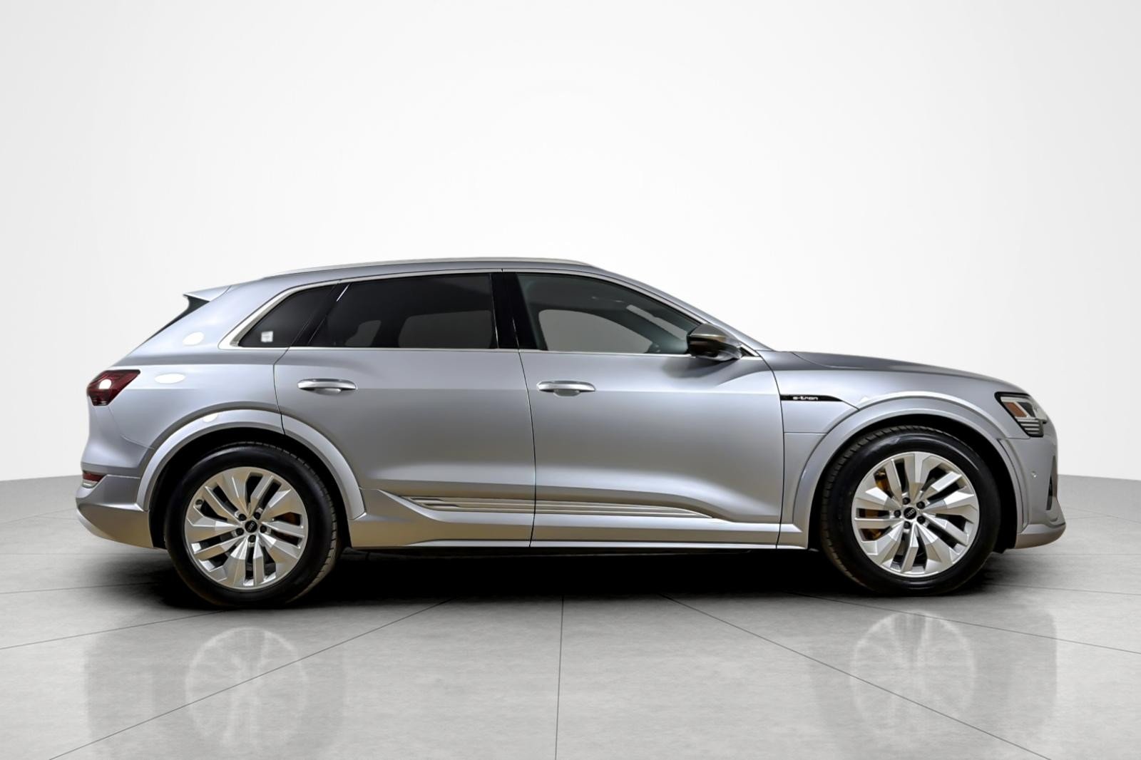 Used 2022 Florett Silver Metallic Audi Premium Plus quattro image 6
