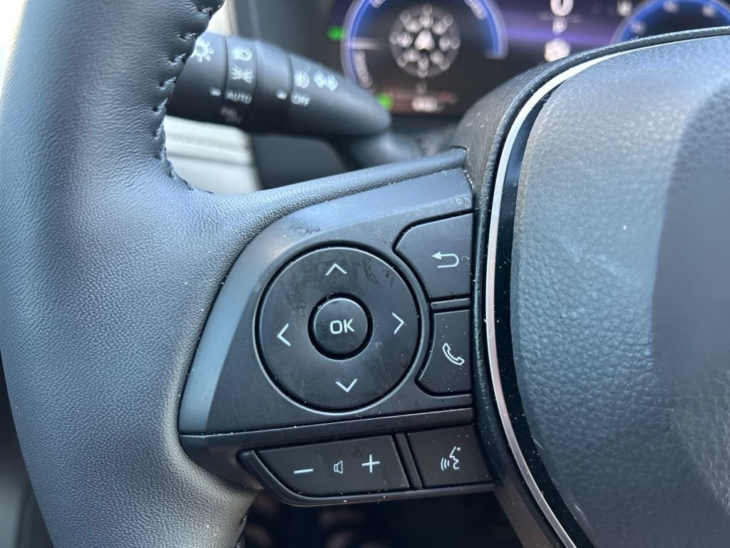 Used 2025 Wind Chill Pearl Toyota Limited image 26