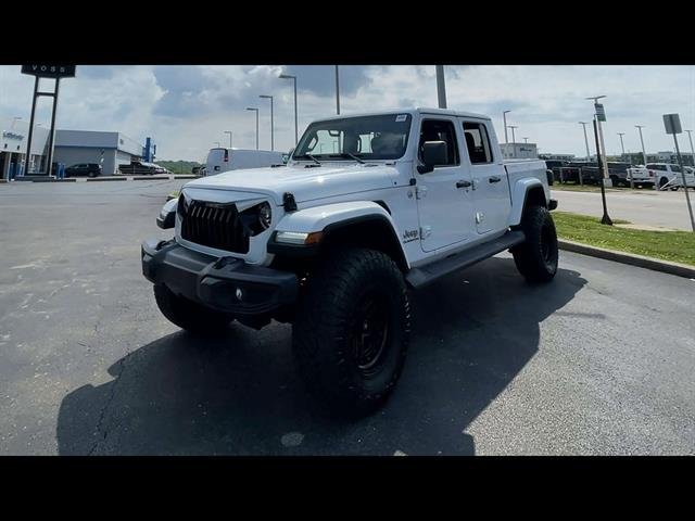 View vehicle photo 5