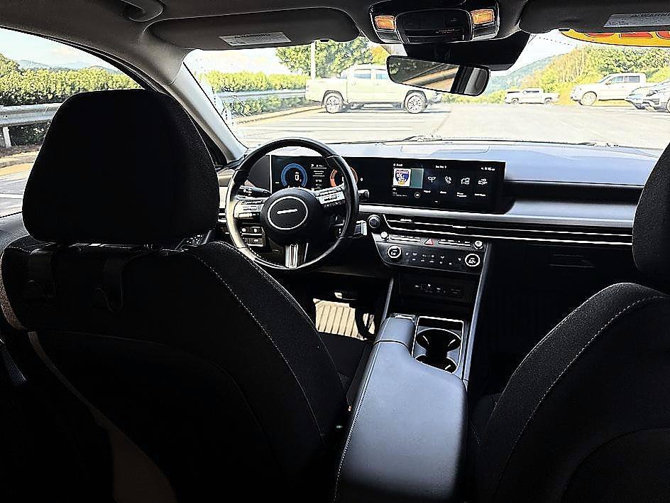 Certified Used 2025 Abyss Black Hyundai SEL image 19