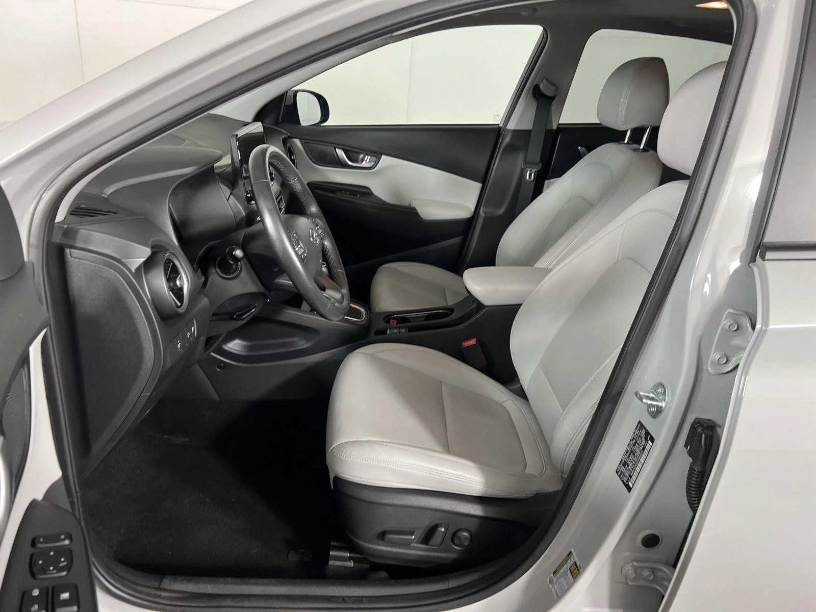 Used 2023 Cyber Silver Hyundai Limited image 13
