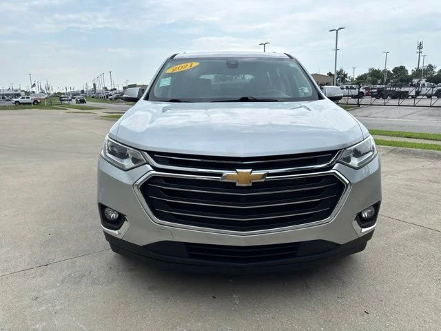 Used 2021 Silver Ice Metallic Chevrolet LT image 4