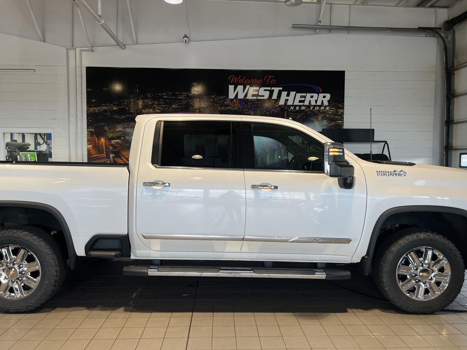Used 2024 Iridescent Pearl Tricoat Chevrolet High Country image 10