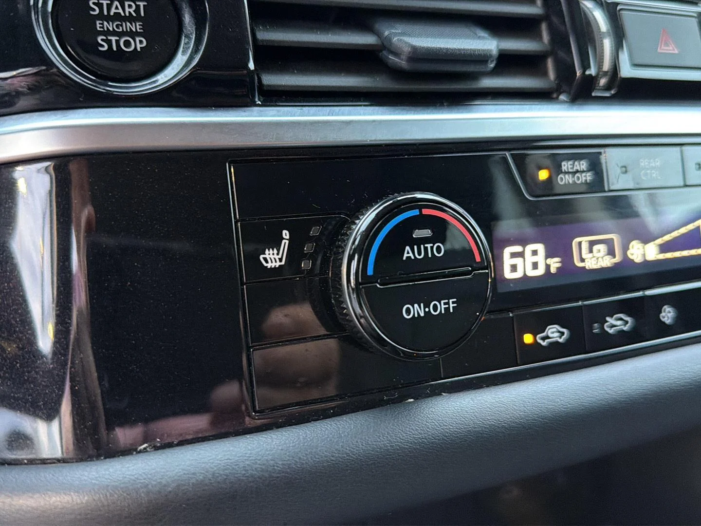 2025 Nissan Pathfinder SV - Photo 28