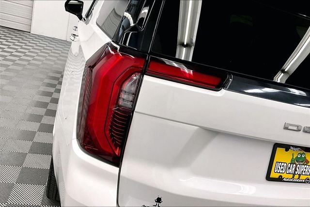 Used 2025 White Frost Tricoat GMC Denali Ultimate image 37