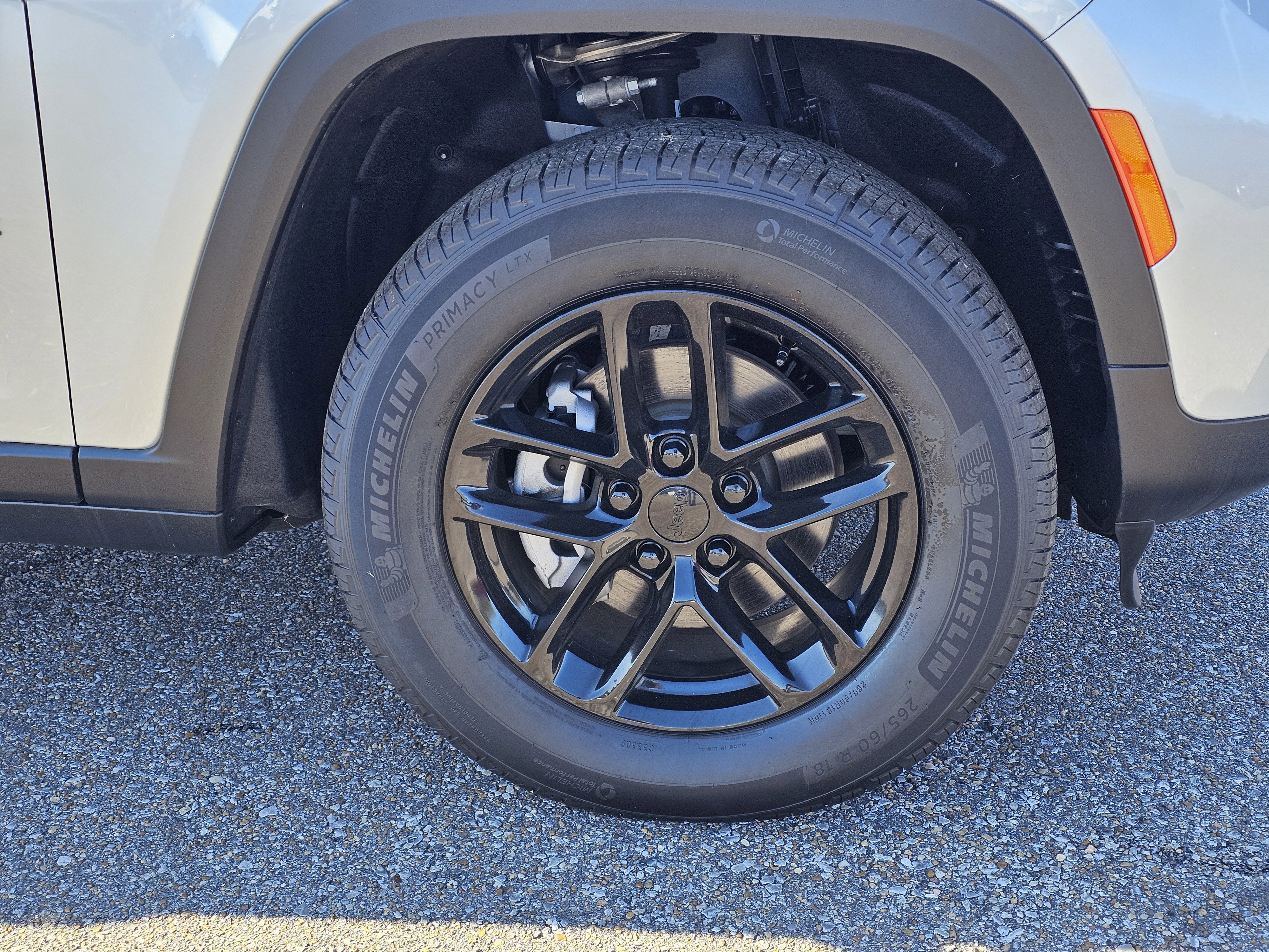 New 2024 Silver Zynith Jeep Laredo X image 6