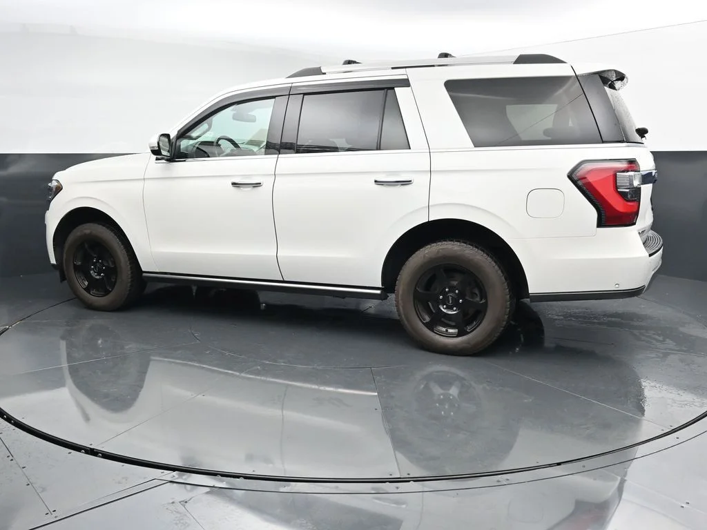 Used 2021 White Ford Limited image 4