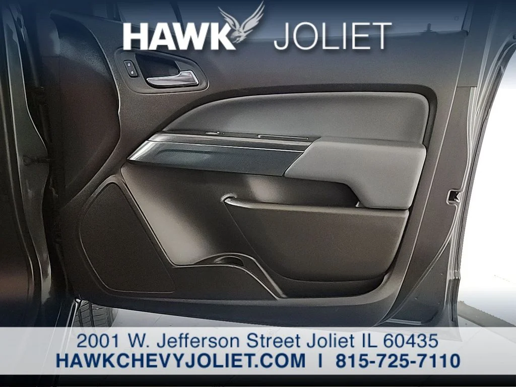 Used 2018 Gray Chevrolet Z71 image 23