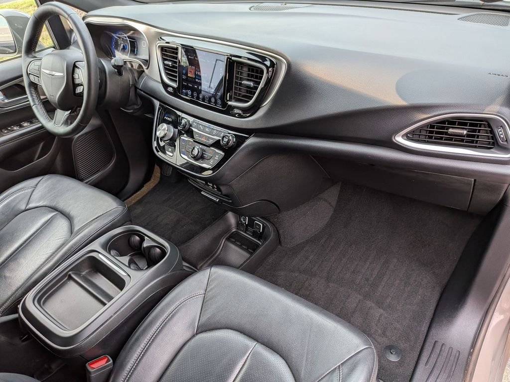 Used 2020 White Chrysler Launch Edition image 32