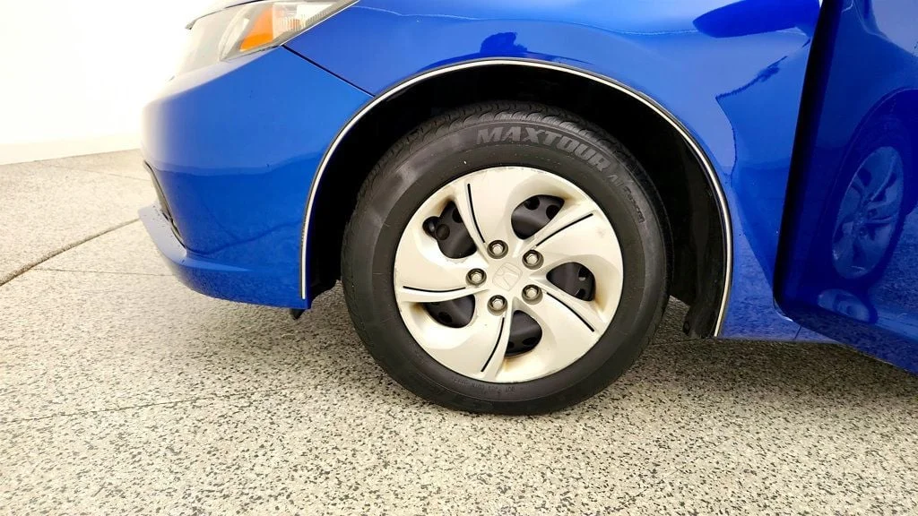 Used 2015 Dyno Blue Pearl Honda 4dr CVT LX image 9