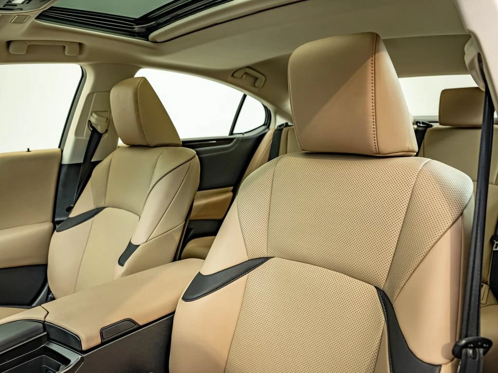 Used 2019 White Pearl Lexus 350 image 35