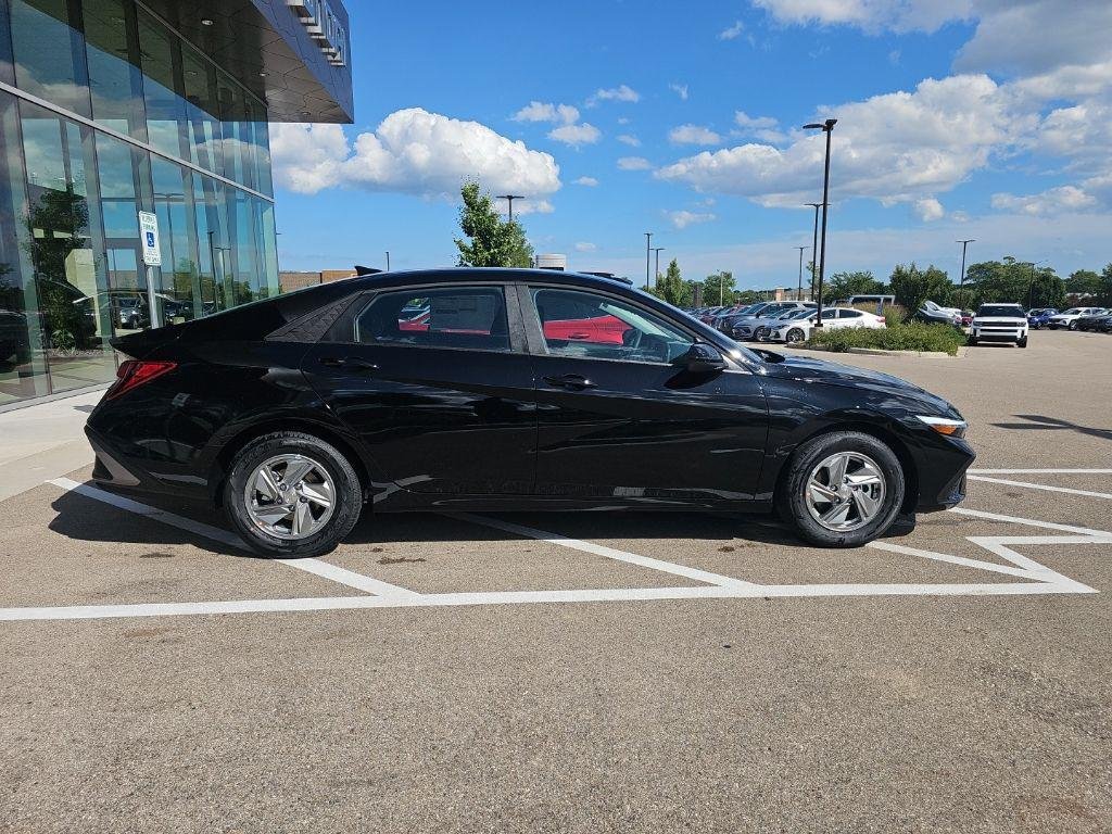 New 2026 Black Hyundai SE image 6
