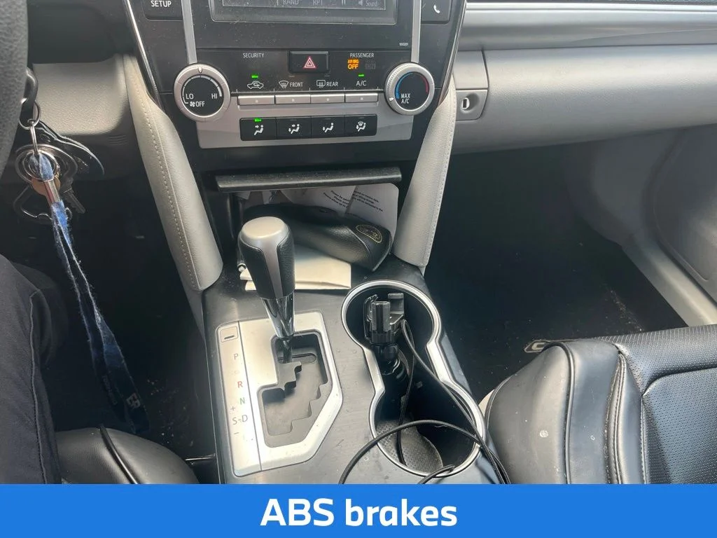 Used 2014 Green Toyota LE image 6