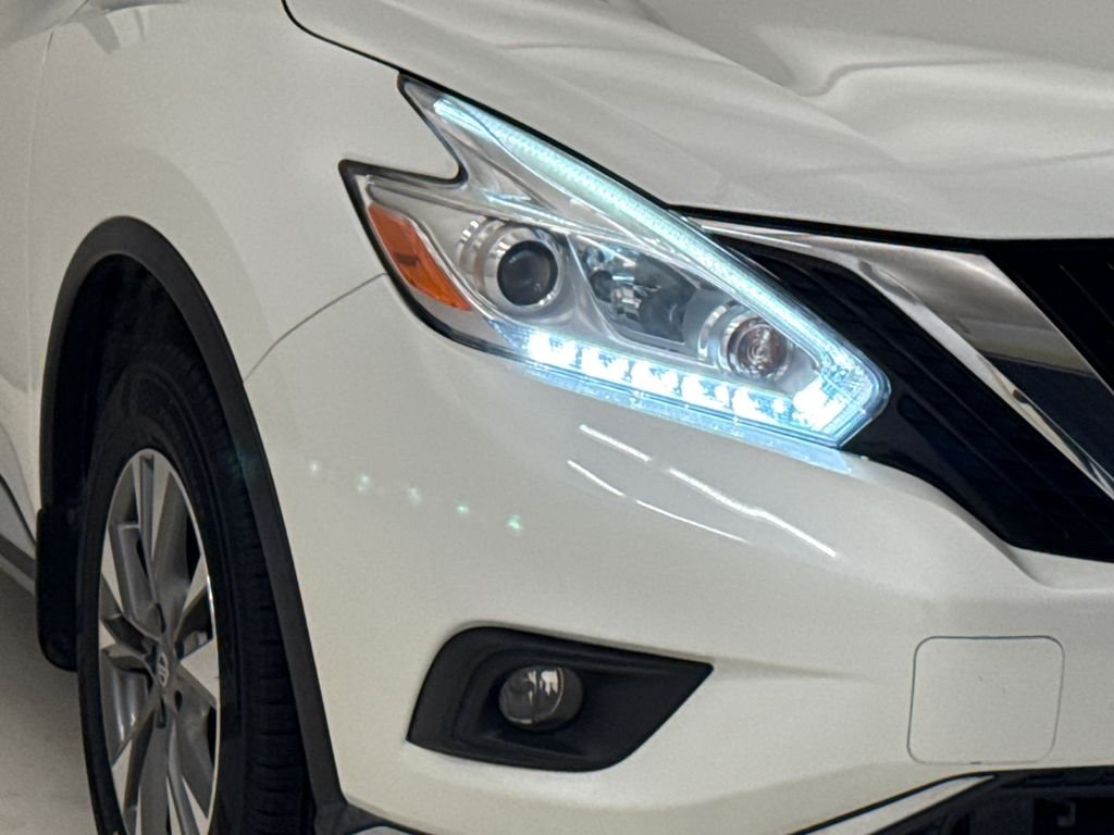 Used 2017 Pearl White Nissan SL image 5