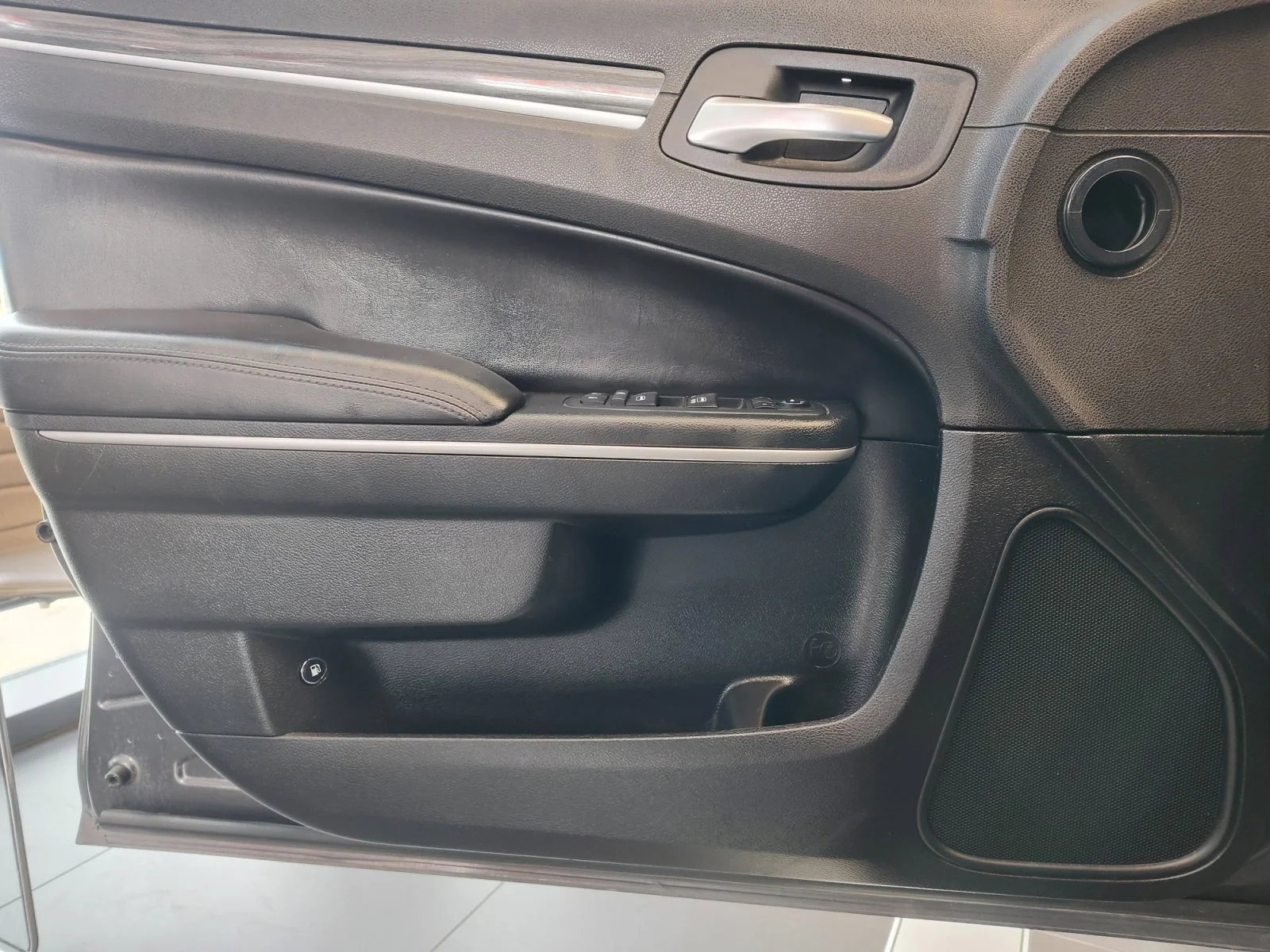 Used 2018 Granite Crystal Metallic Clearcoat Chrysler Touring image 26