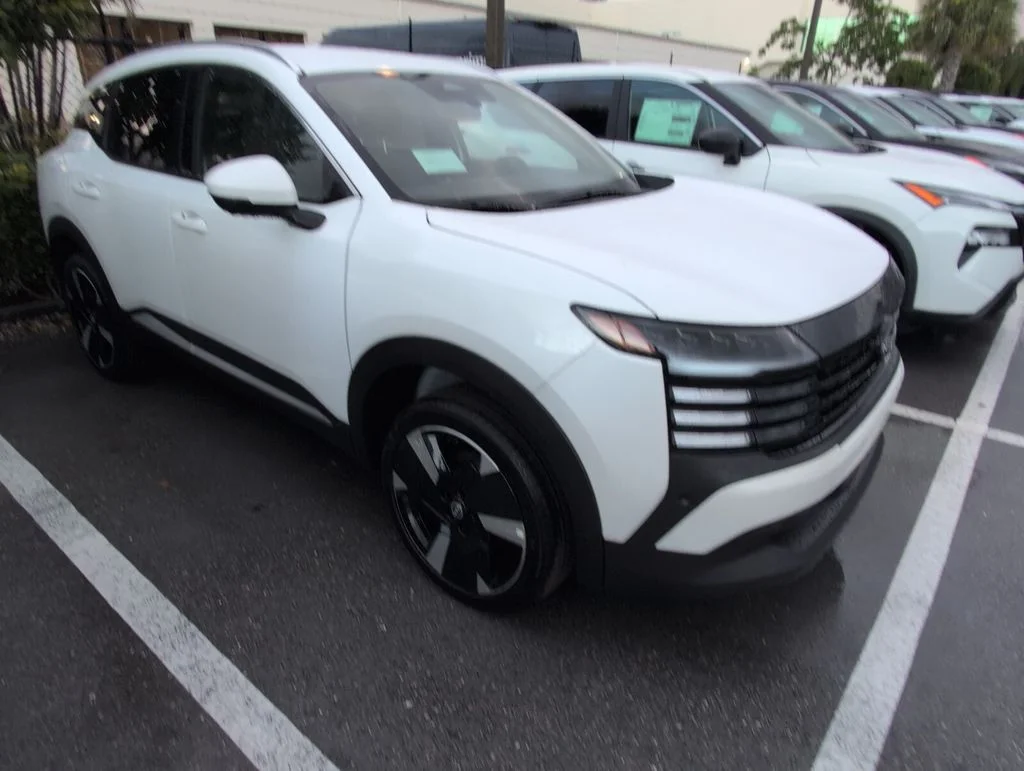 New 2025 Aspen White TriCoat Nissan SR image 2
