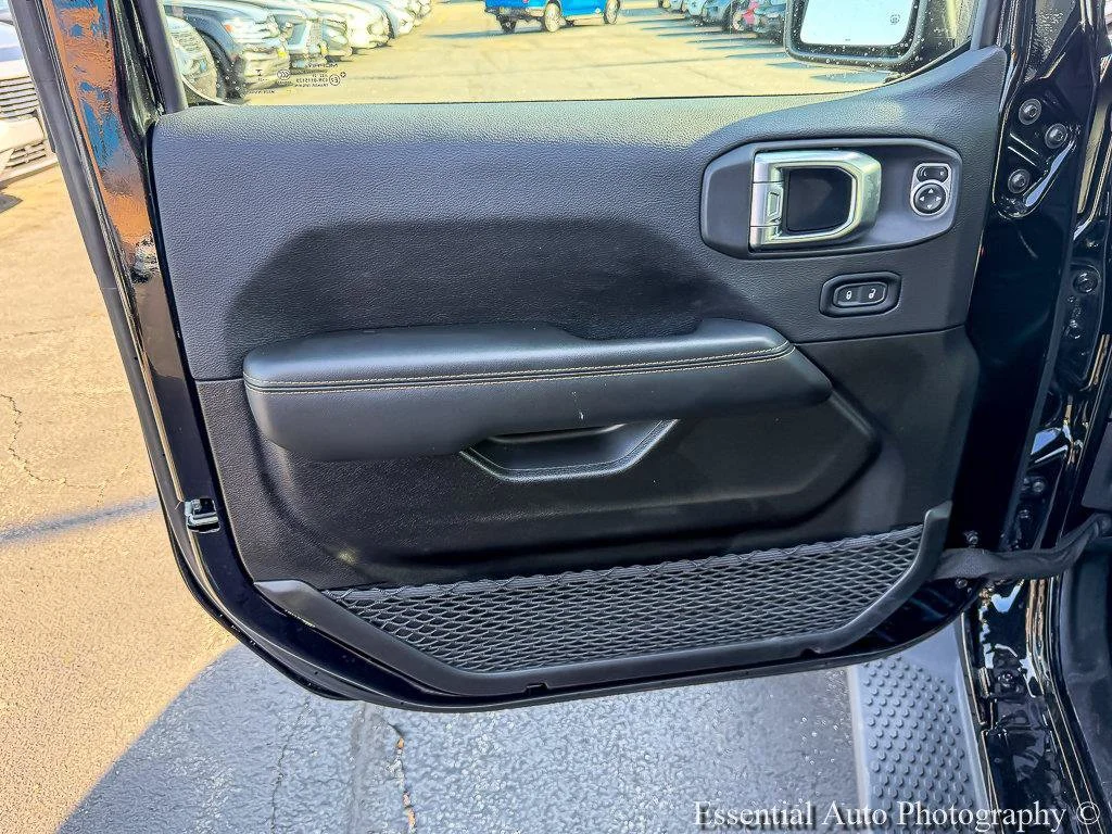 Used 2025 Black Clearcoat Jeep Sahara image 19