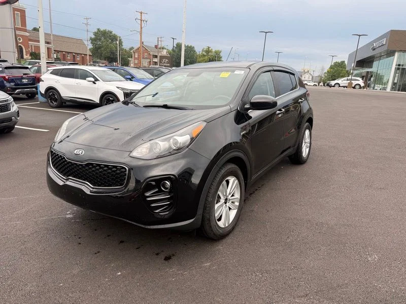 Used 2017 Red Kia LX image 3