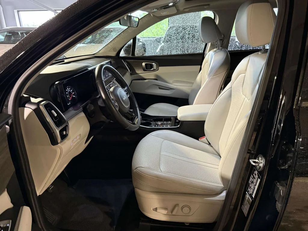 Used 2022 Black Kia S image 13