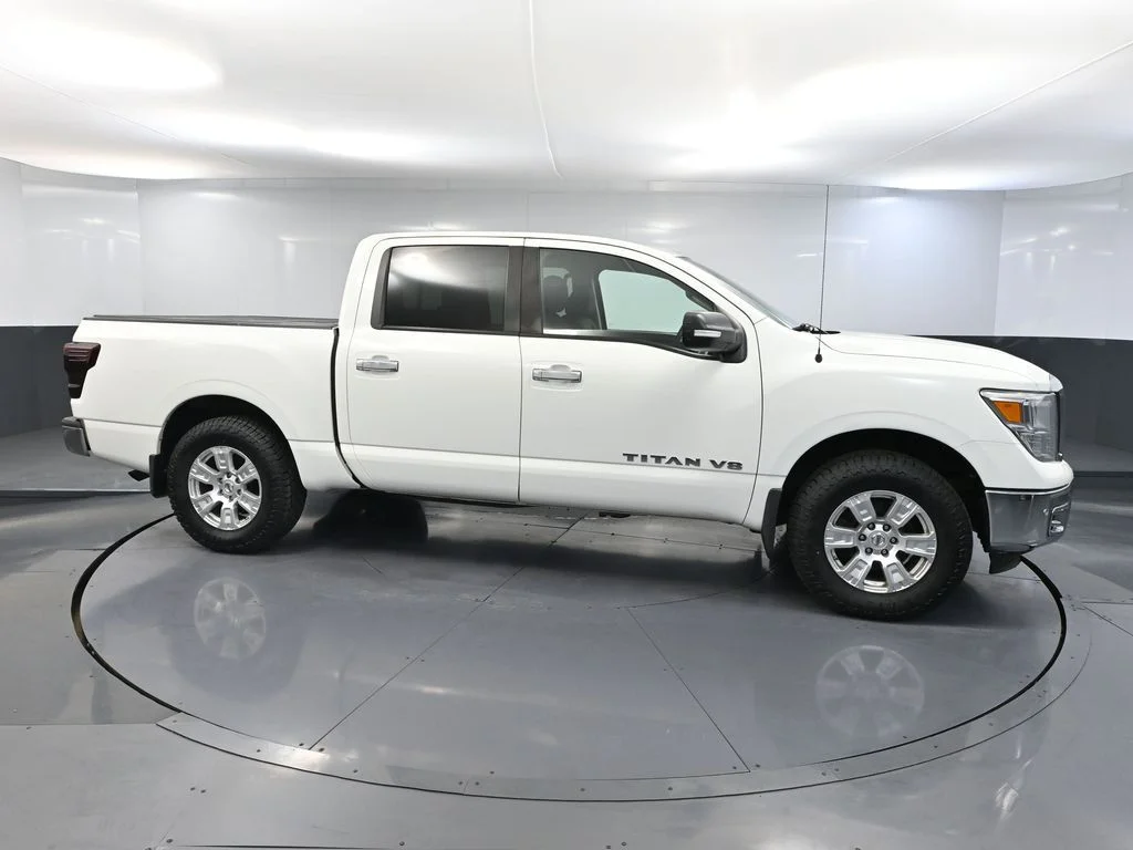 Used 2018 White Nissan SV image 3
