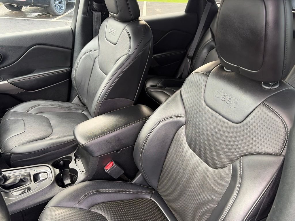 Used 2021 Green Jeep Latitude Lux image 21