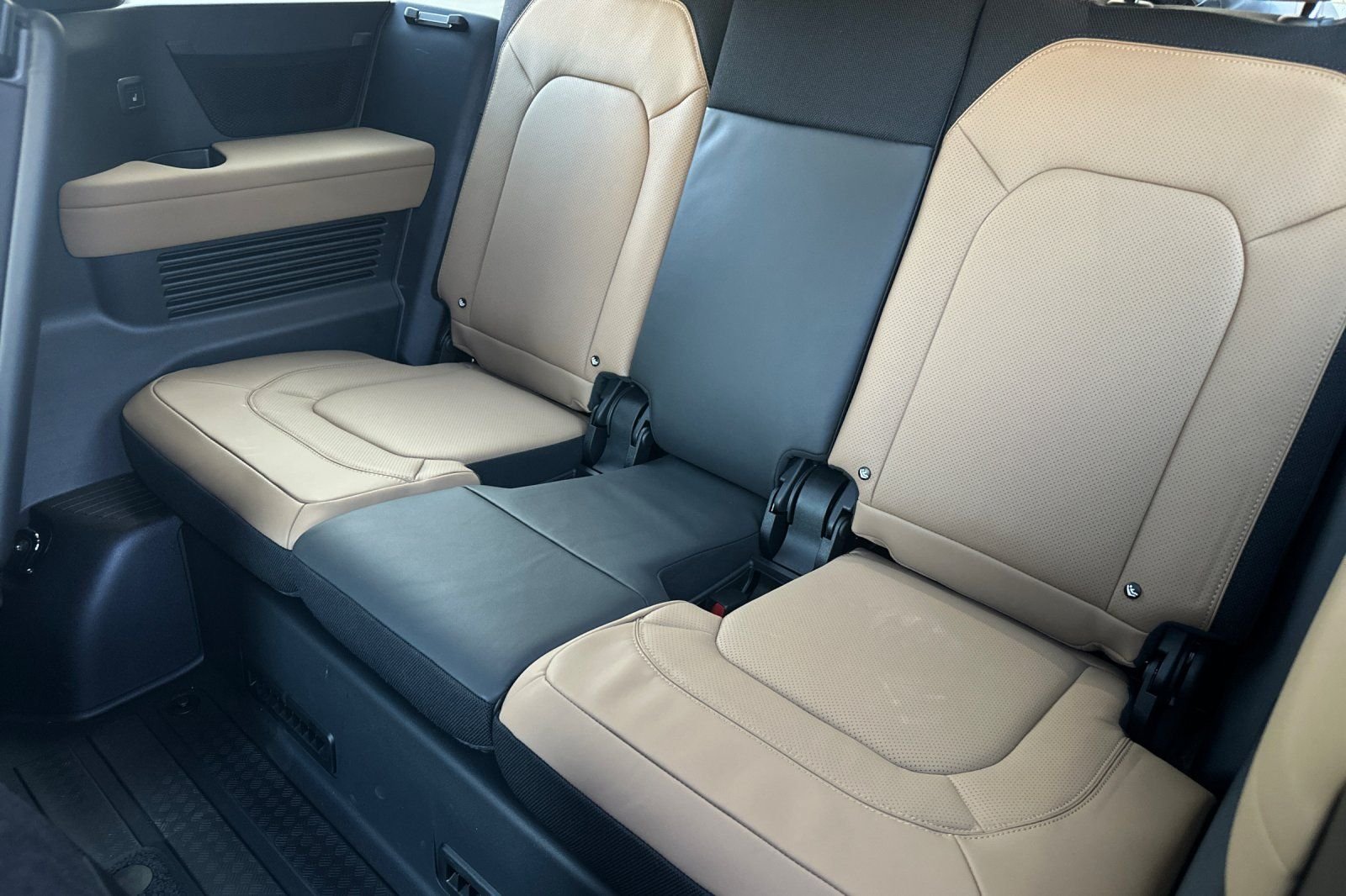 2026 Land Rover Defender V8 - Photo 16