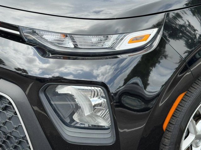 Used 2022 Black Kia LX image 48