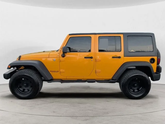 2012 Jeep Wrangler Unlimited Sahara - Photo 2