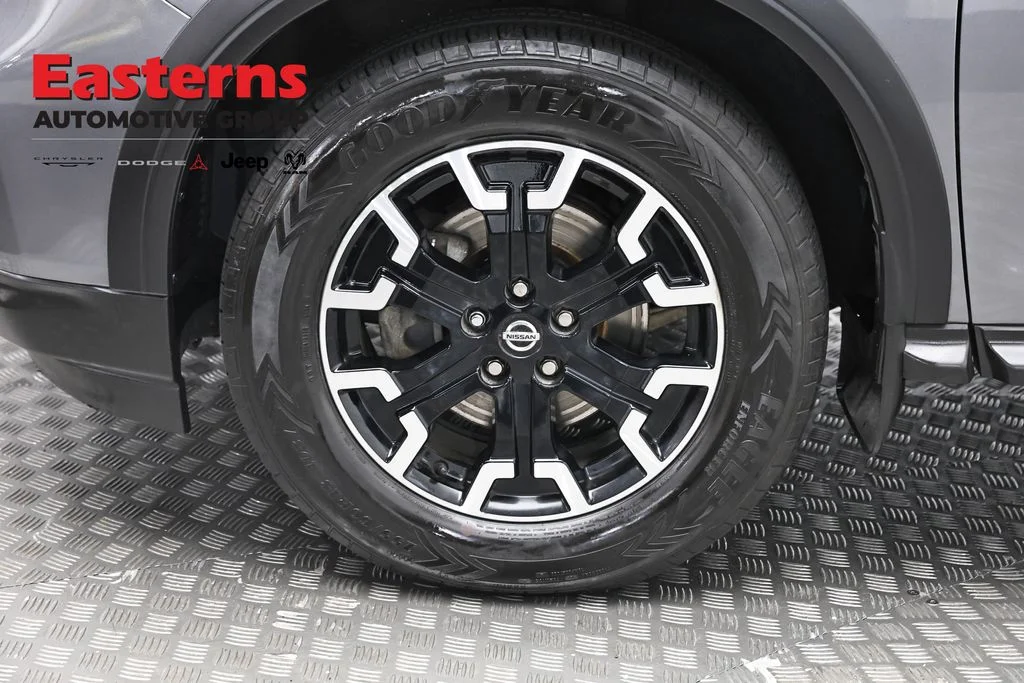 Used 2020 Gray Nissan SL image 40