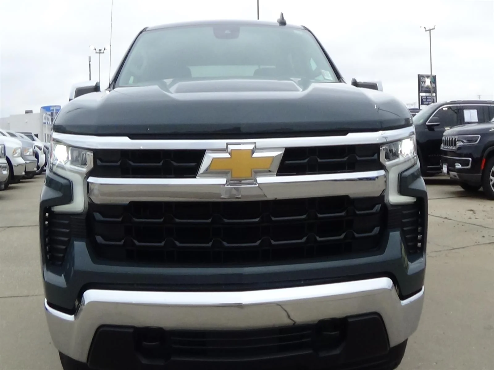 Certified Used 2025 Cypress Gray (gbd) Chevrolet LT image 3