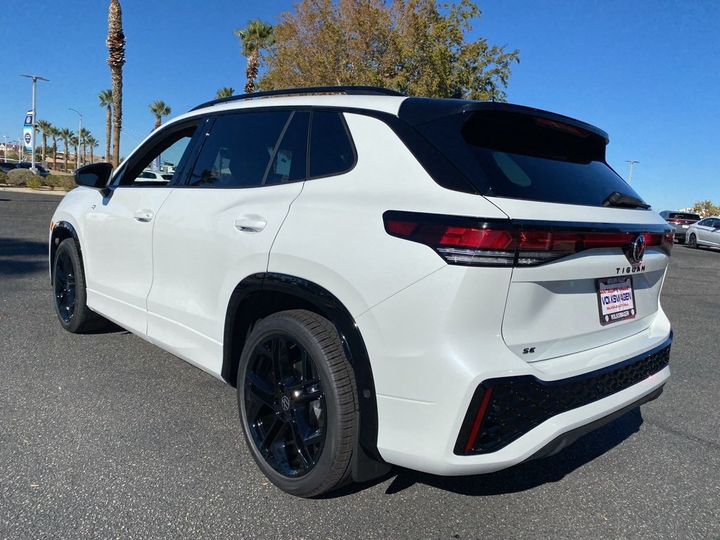 2026 Volkswagen Tiguan SE R-Line Black photo 2