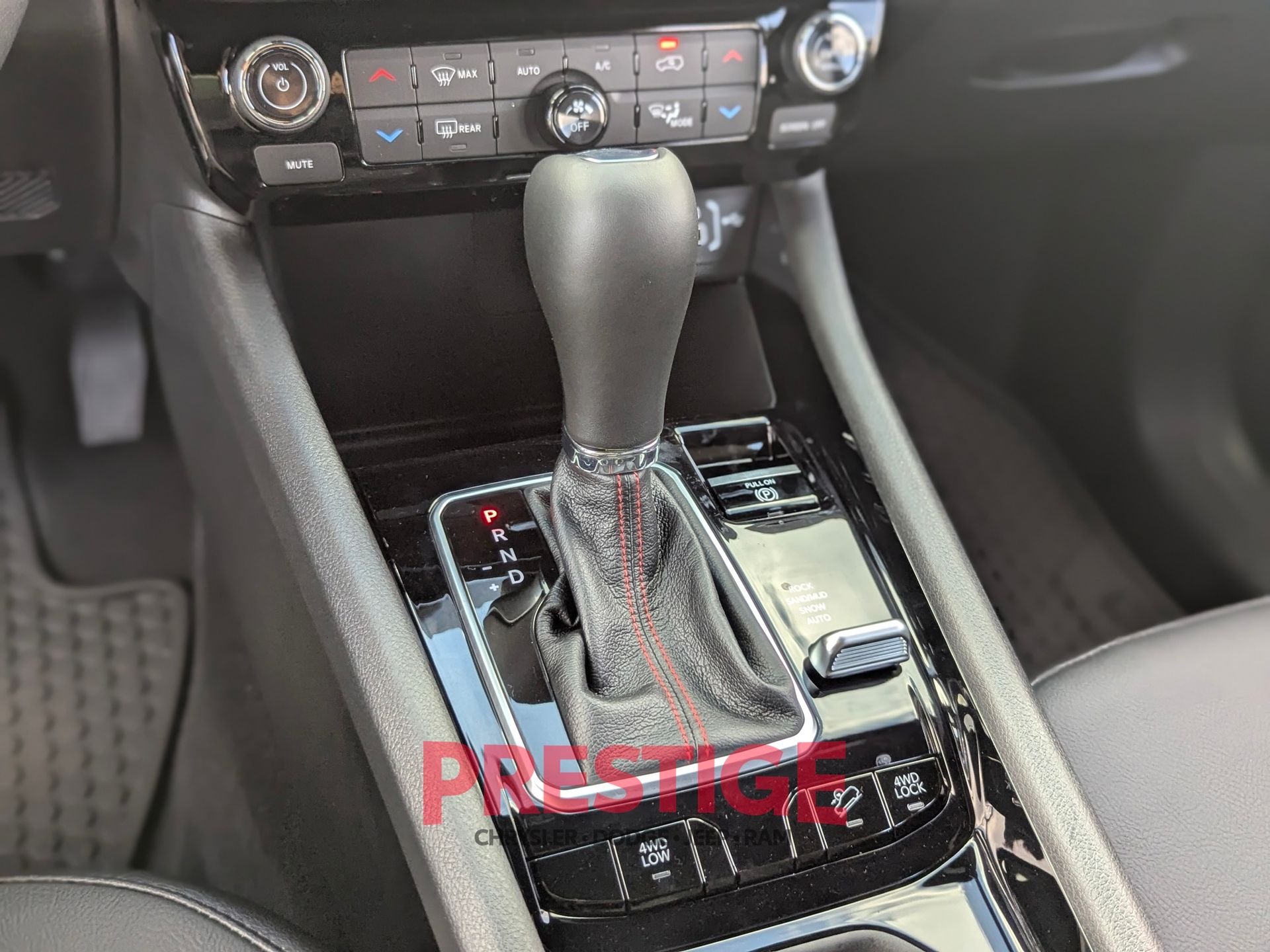 New 2026 Bright White Clear-Coat Exterior Paint Jeep Trailhawk image 18