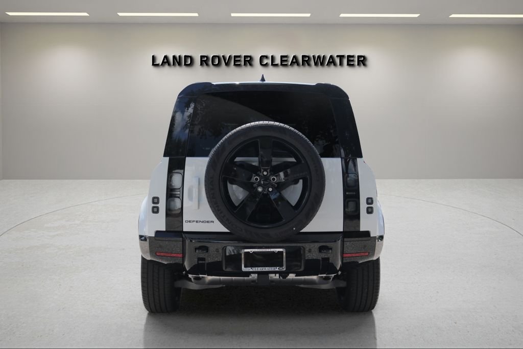New 2026 Fuji White Land Rover X-Dynamic SE image 4