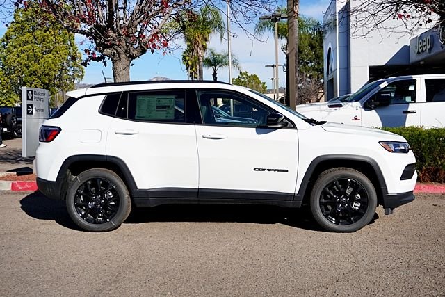New 2026 Bright White Clearcoat Jeep Latitude image 6