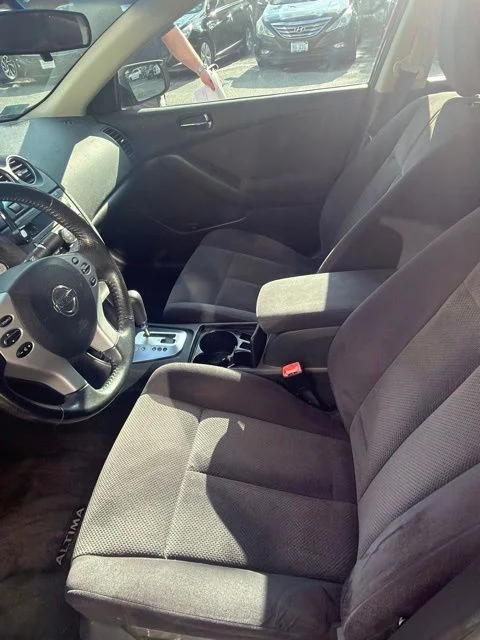 Used 2009 Red Nissan 2.5 S image 5