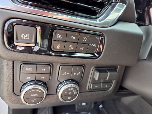2026 GMC Yukon Denali - Photo 17