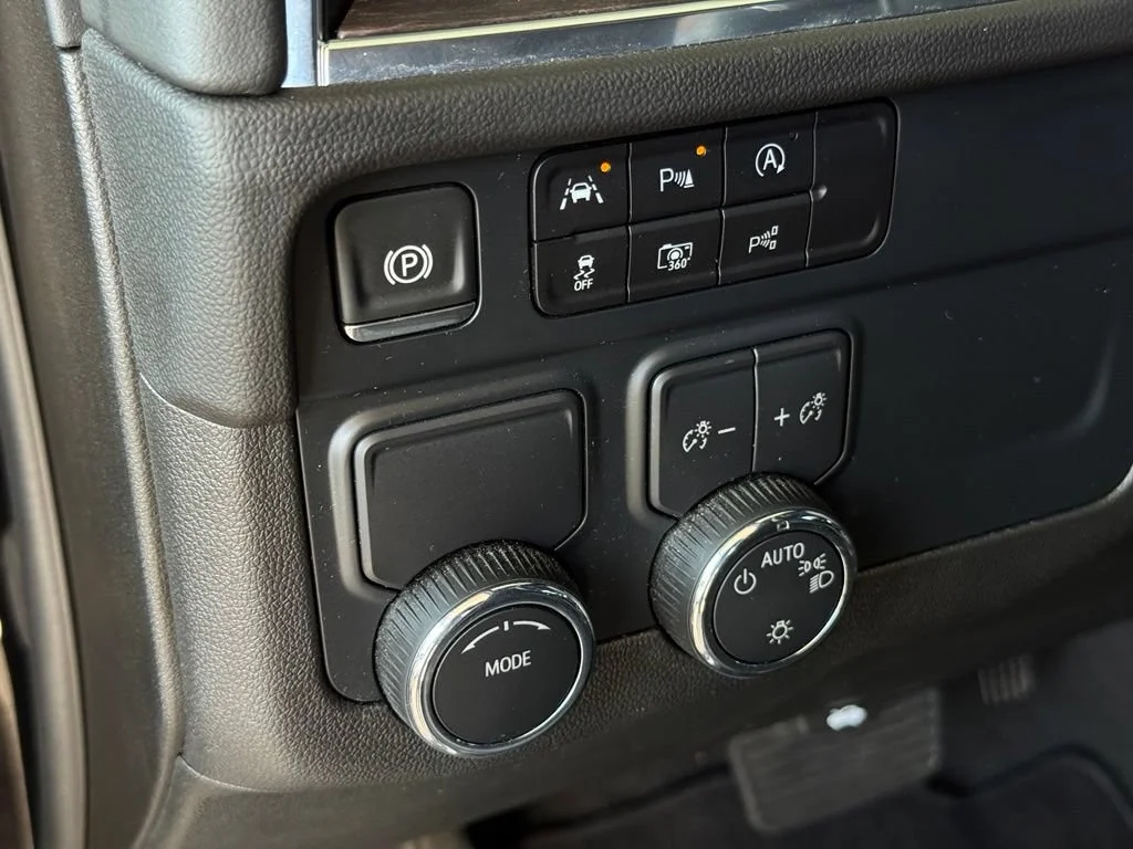 Used 2025 Black Chevrolet LT image 32