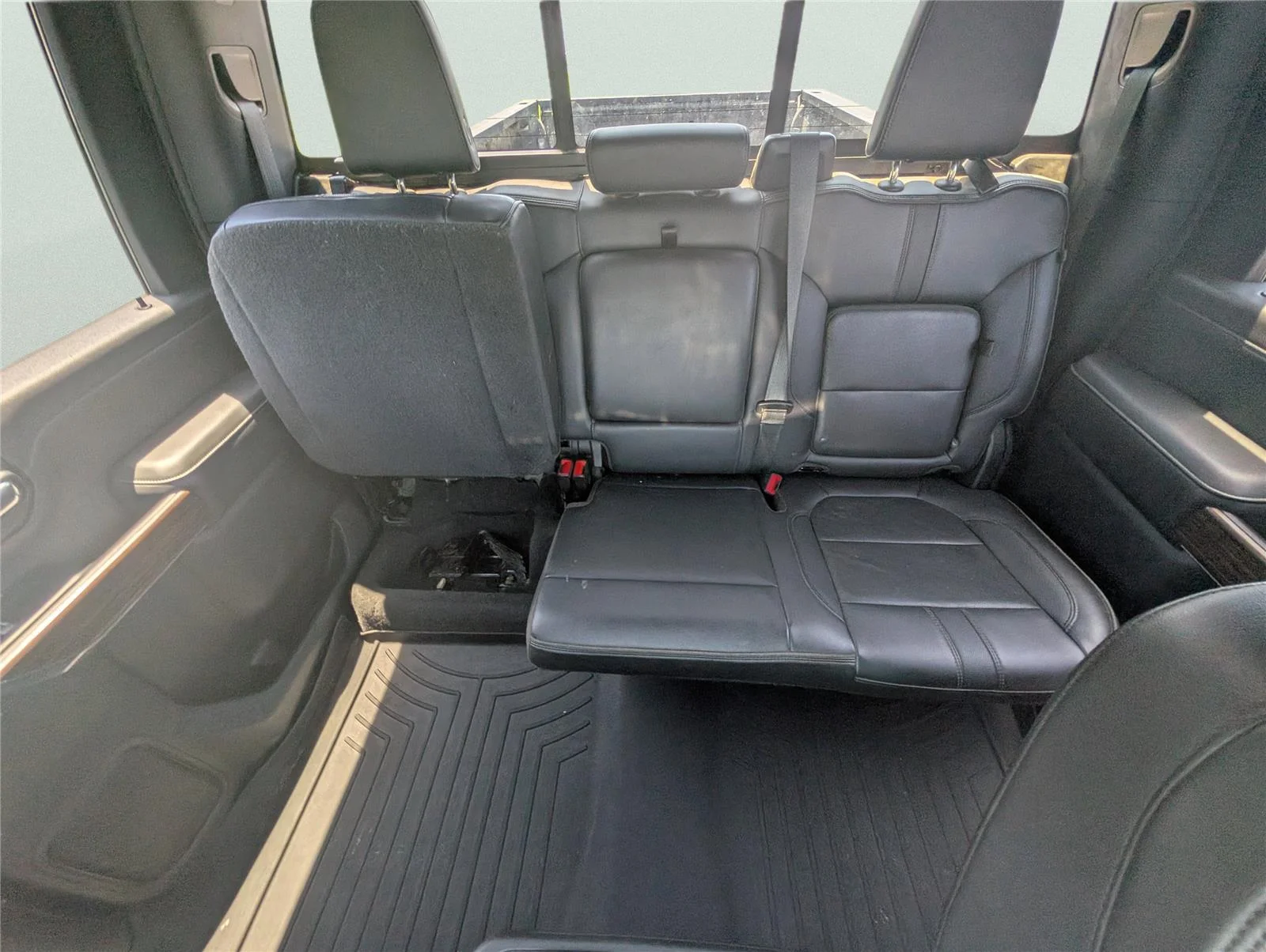 Used 2020 BLACK Chevrolet High Country image 32