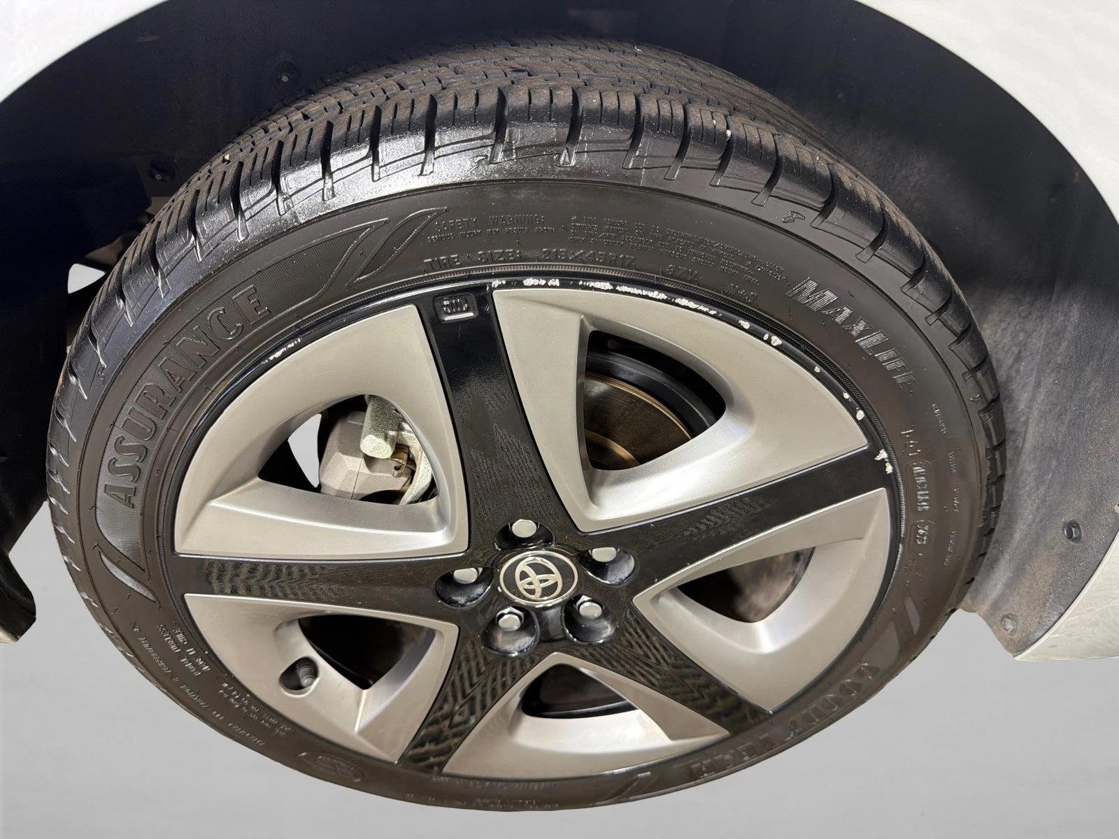Certified Used 2022 Classic Silver Metallic Toyota XLE image 17