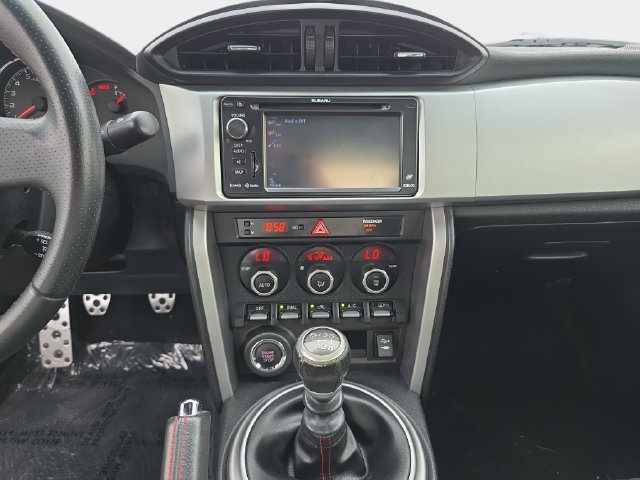 Used 2013 White Subaru Limited image 22