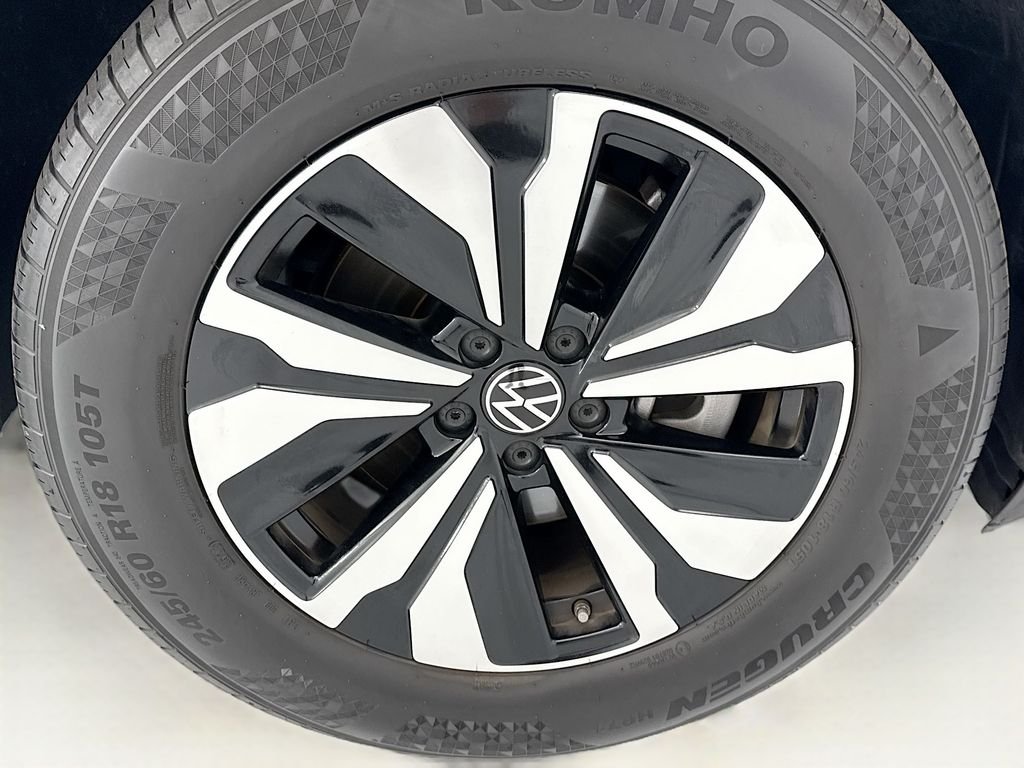 Used 2024 Pure White Volkswagen 2.0T SE image 30