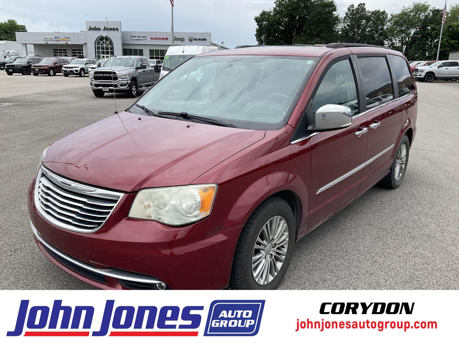 2016 Chrysler Town & Country Anniversary Edition's photo