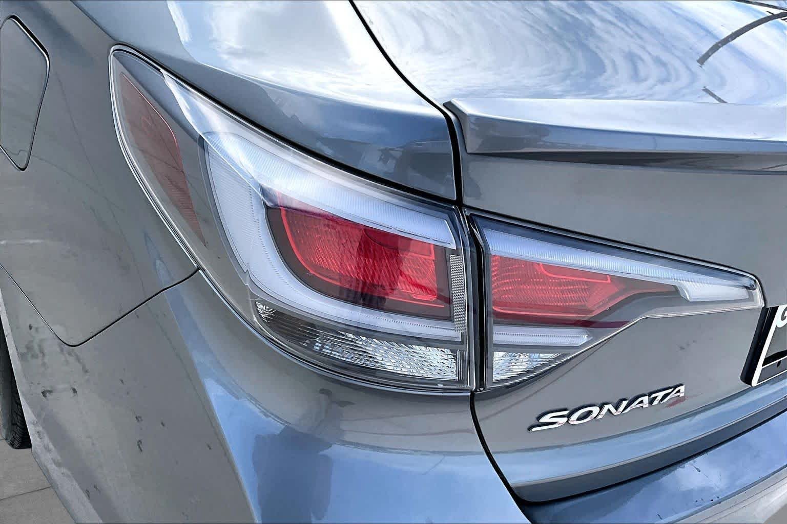 Used 2017 Metropolis Gray Hyundai SE image 27