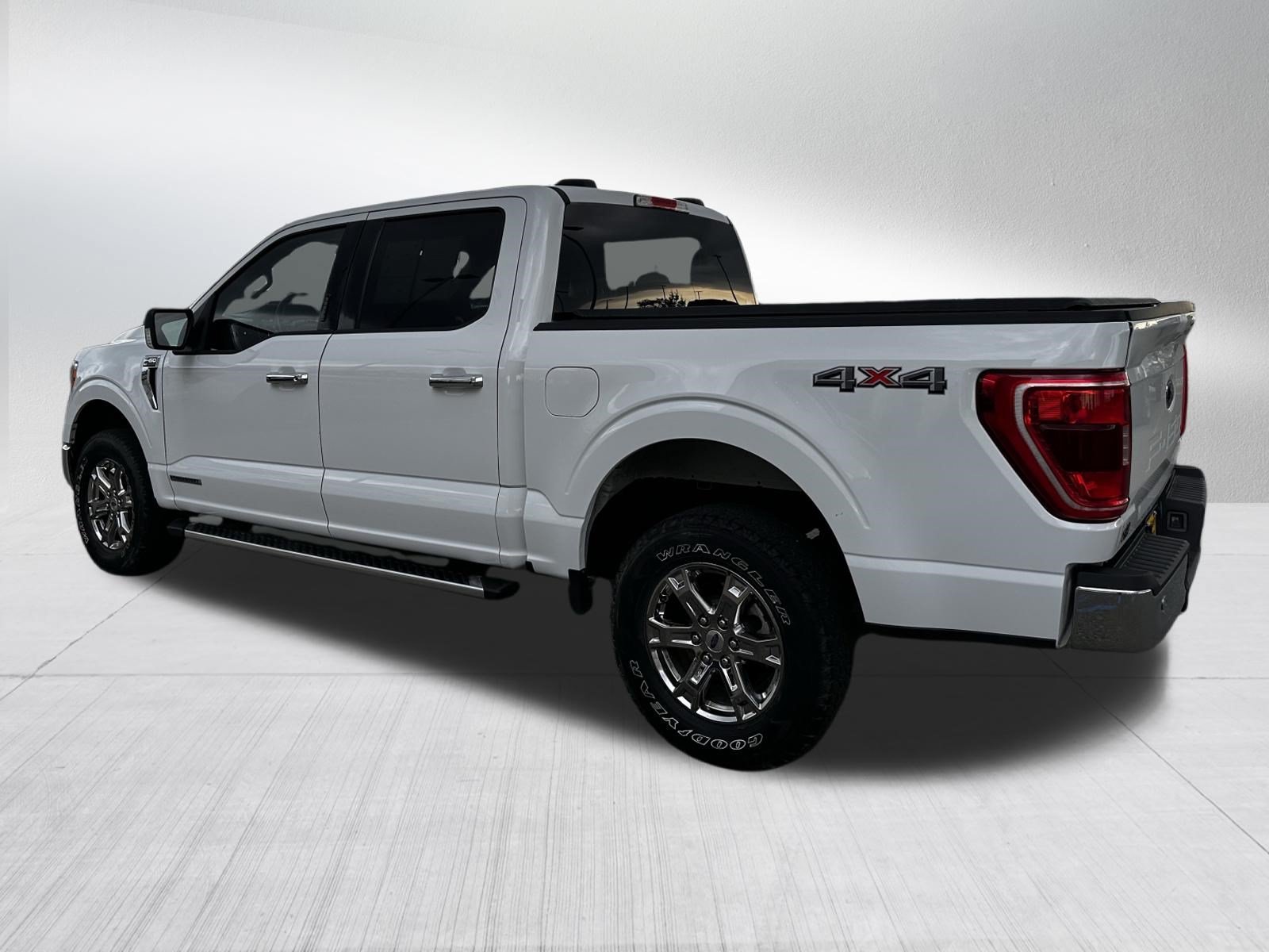 Certified Used 2023 Oxford White Ford XLT image 5