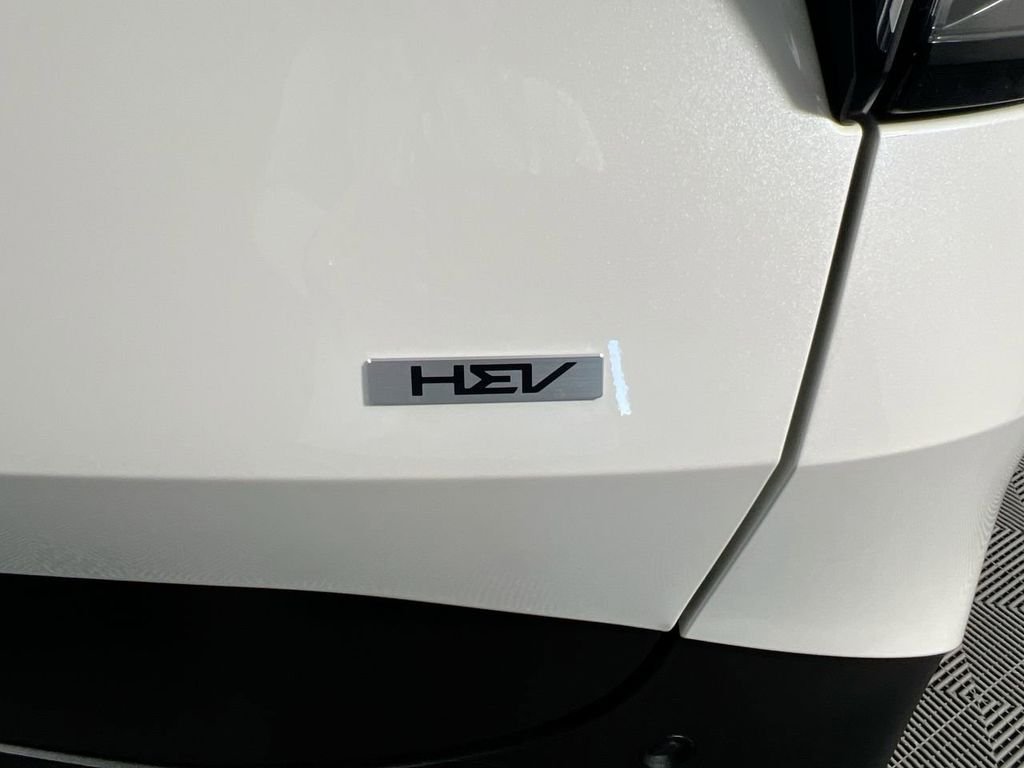 New 2026 Snow White Pearl Kia LX image 6