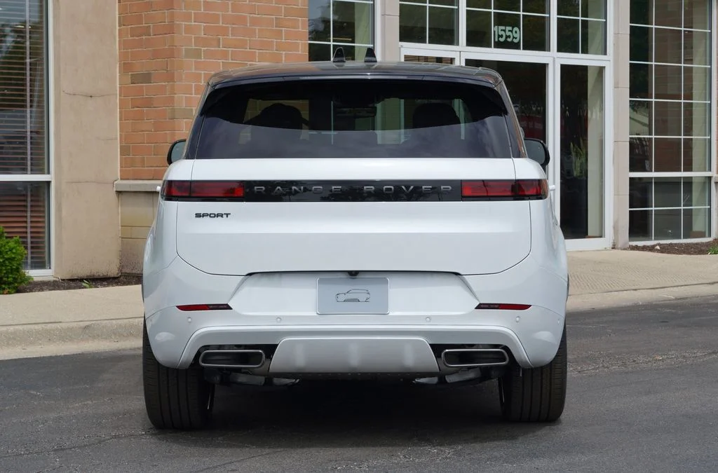 New 2026 Ostuni Pearl White Land Rover Dynamic SE image 5